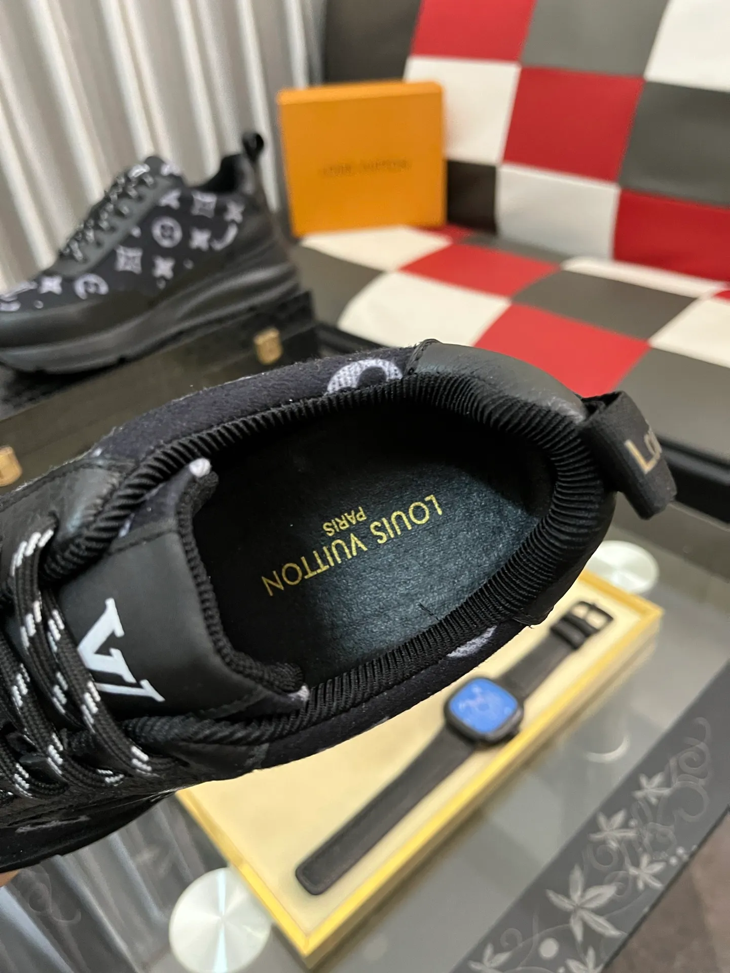 Men's shoes 💰: 438⌚️⌚️[LOUIS VUITTON] Same style as Louis Vuitton* official website🚹Men's high-top casual shoes❤️Same style as popular celebrities ~ best-selling at home and abroad Lv focuses on the checkerboard series...Imported first-layer cowhide with special fabrics➕Full sheepskin lining➕Brand-specific hollow outsole💎Number of codes: 38-443️⃣Colors available